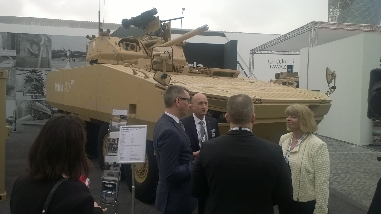 Esittelypisteessä Patria AMV28A-panssaroitu pyöräajoneuvo varustettuna Kongsbergin asejärjestelmällä.