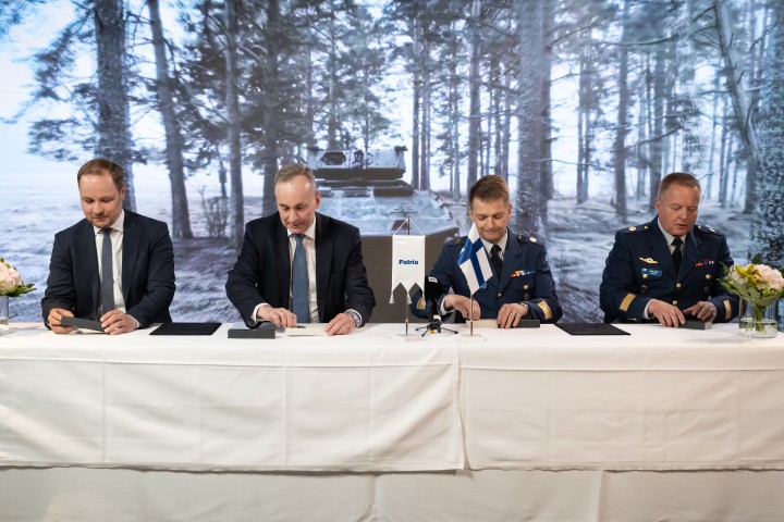 Patria 6x6 agreement signing