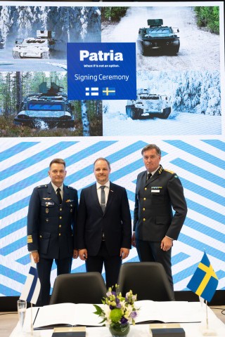 Patria TRACKX agreement signing