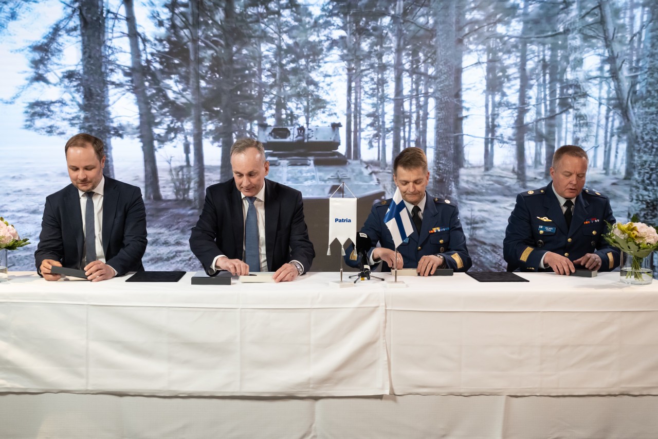 Patria 6x6 agreement signing Patria 6x6 agreement signing
