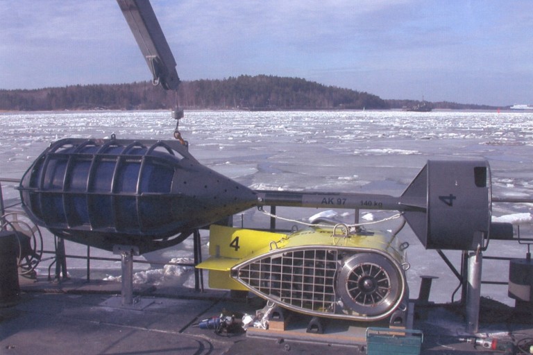 Akustinen raivain ja poiju