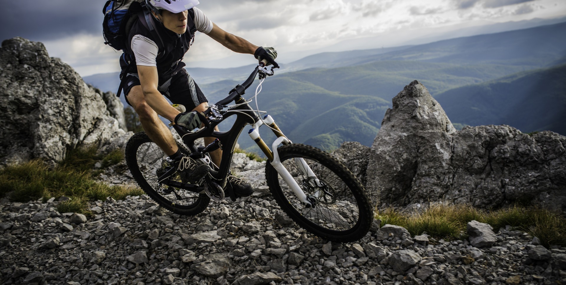 4 reasons to work with us Photo: Patria biking-mainimage